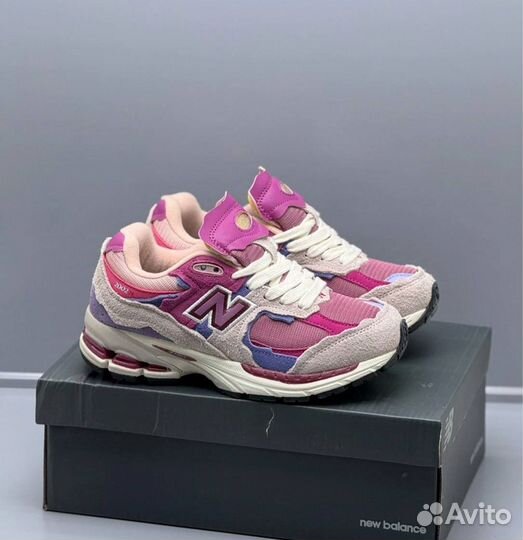 Кроссовки женские new balance 2002R