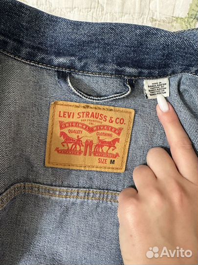 Джинсовая куртка levis