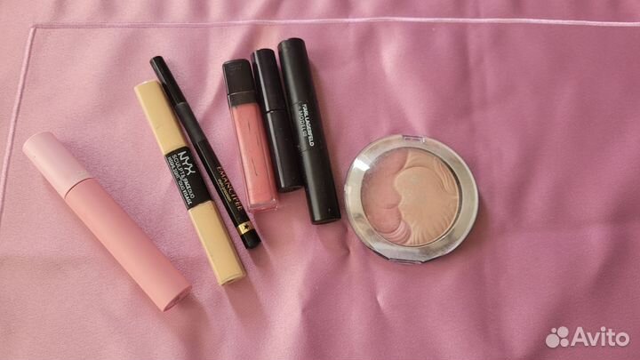 Декоративная косметика б/у пакетом