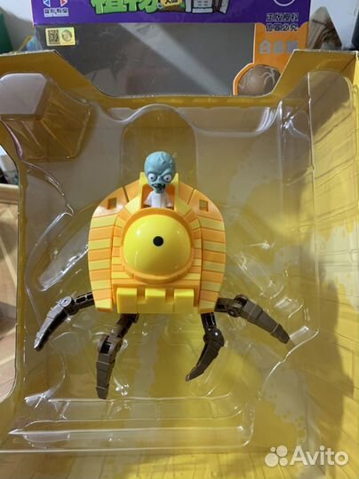 Робот трансформер из серии Зомби против растений