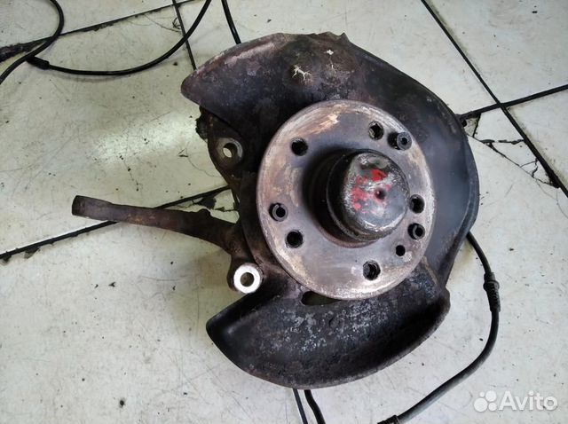 Кулак поворотный передний левый w124 E-class 60