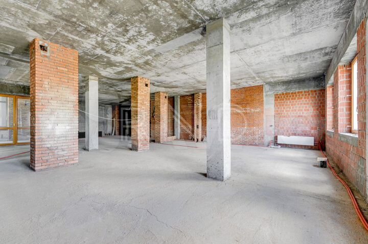 4-к. квартира, 232 м², 2/6 эт.