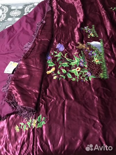 Атласное покрывало с вышивкой Китай времен СССР