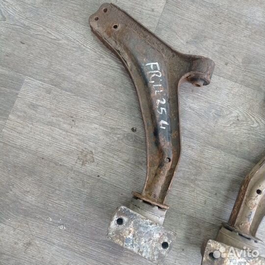 Рычаги передние Land Rover Freelander