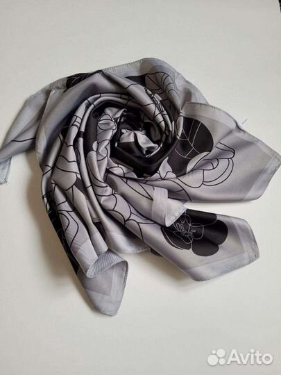 Платок атласный. Размер: 90х90