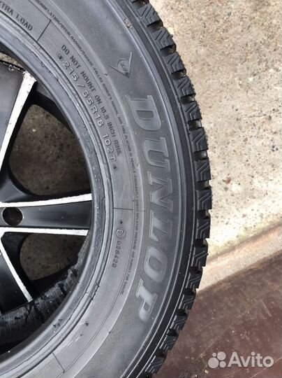 Dunlop SP Winter Ice 01 215/65 R16