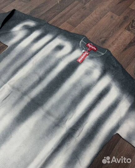 Свитер Supreme Blurred Logo