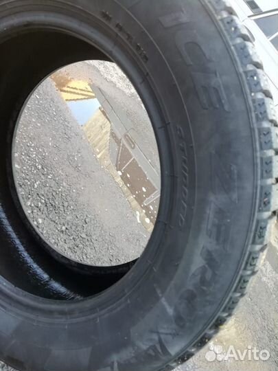 Pirelli Ice Zero 215/60 R16