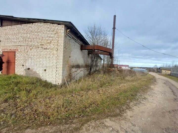 Нежилое здание 307 м² с земельным участком 676 м2