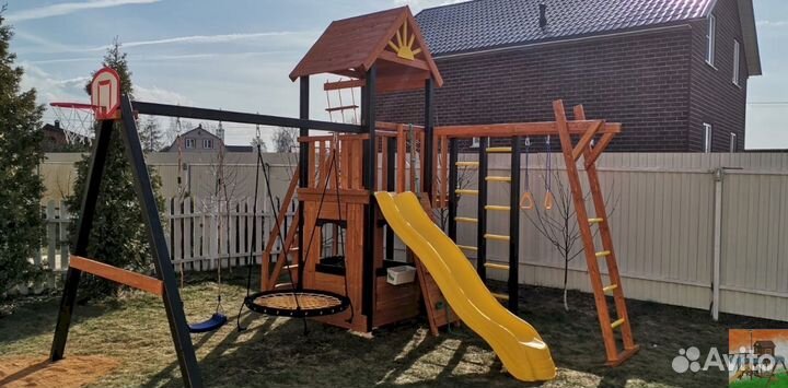 Детская площадка для игры на даче