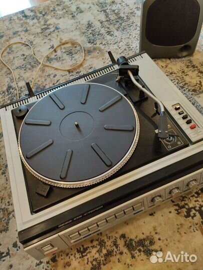 Проигрыватель виниловых дисков