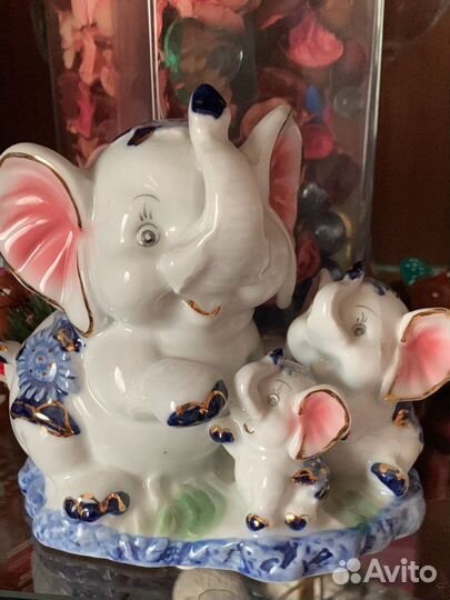 Фарфоровая статуэтка-копилка «Слоники»