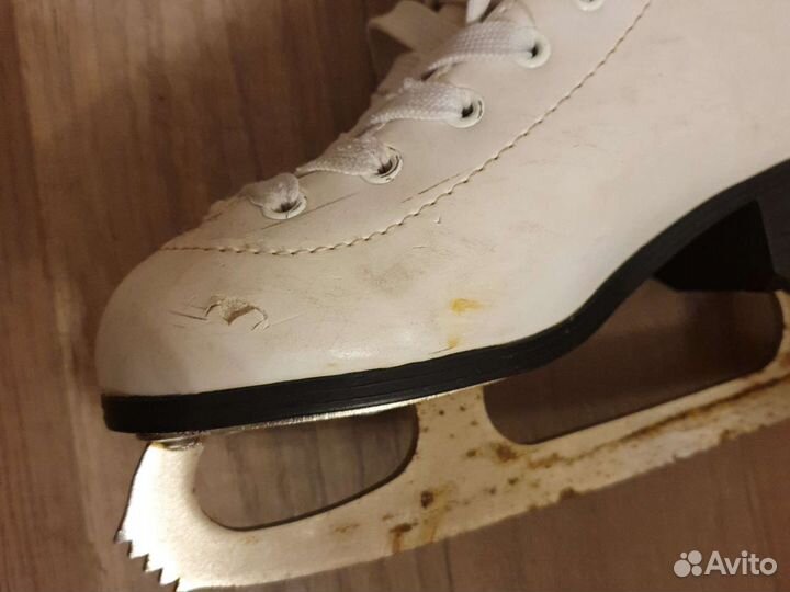 Коньки фигурные 38 и 33 размер