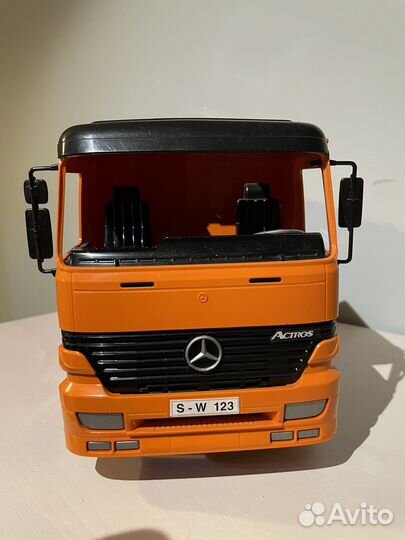 Мусоровоз Bruder MB Actros