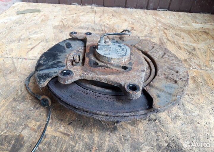 Кулак задний левый Mazda Cx-7 2.3 AT