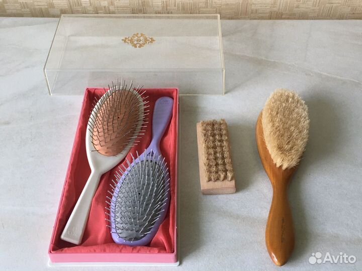 Щетки из натуральной щетины и расчески СССР