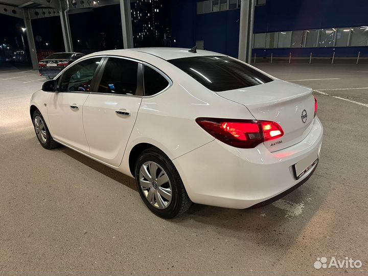 Opel Astra 1.6 AT, 2013, 88 150 км