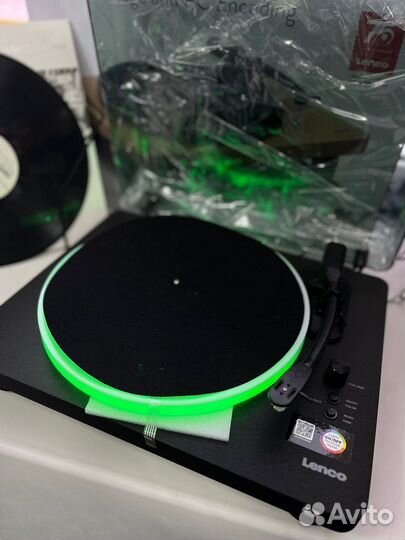 Виниловый проигрыватель