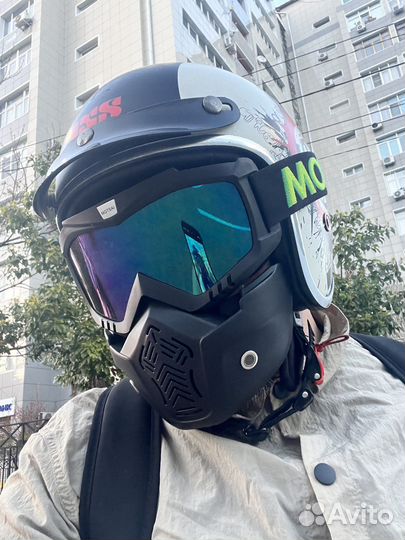 Мотоциклетный шлем размер l