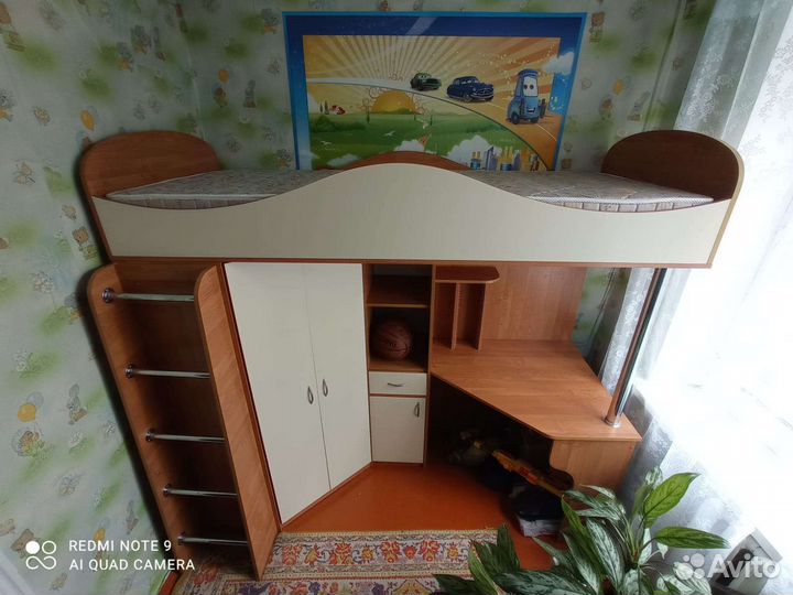Детская кровать чердак со столом и шкафом