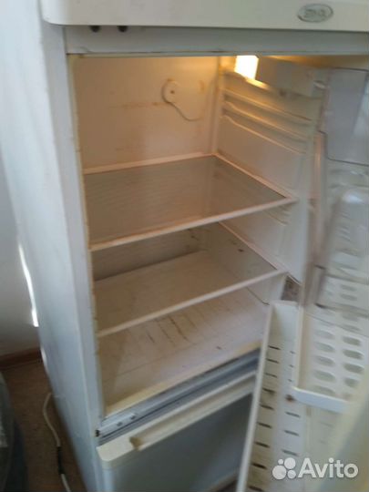 Холодильник stinol 104L