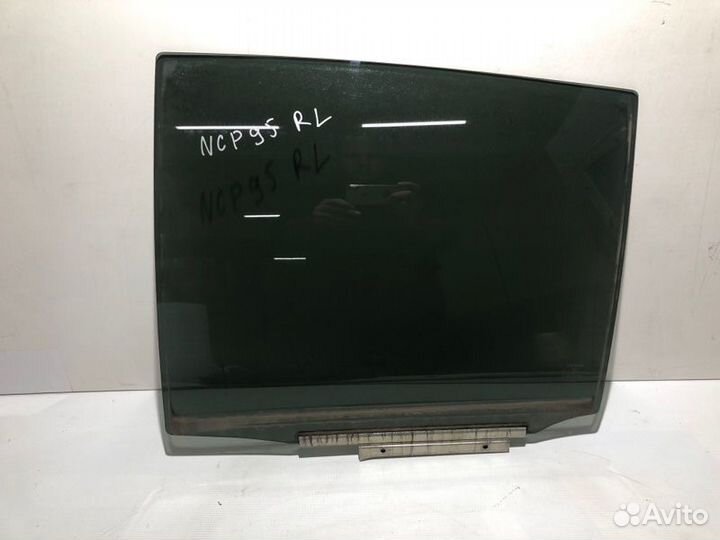 Стекло двери заднее левое Toyota Vitz NCP95 2nzfe