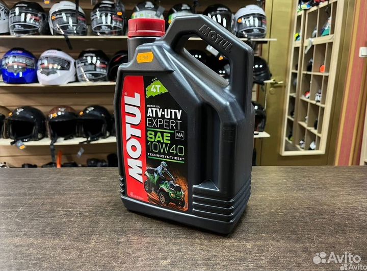 Полусинтетическое моторное масло Motul 10W40 4л