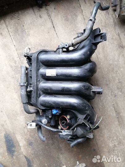 Впускной Коллектоор Мазда 3 бк 1.6 Z601