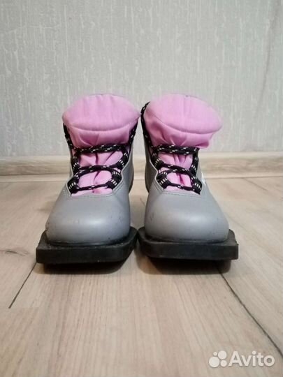 Лыжные ботинки разные