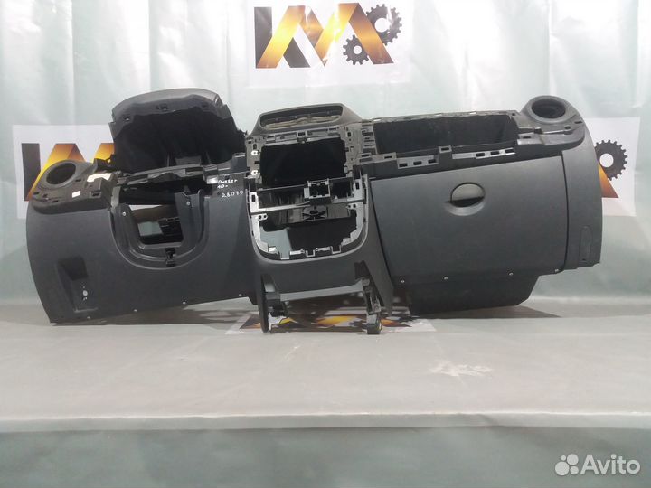 Рено Дастер 2010- Панель приборов (Торпедо) 28070