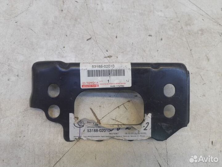 Кронштейн передней панели левый Toyota Corolla