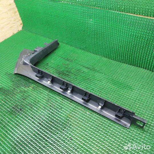 Накладка внутренняя на порог передняя левая