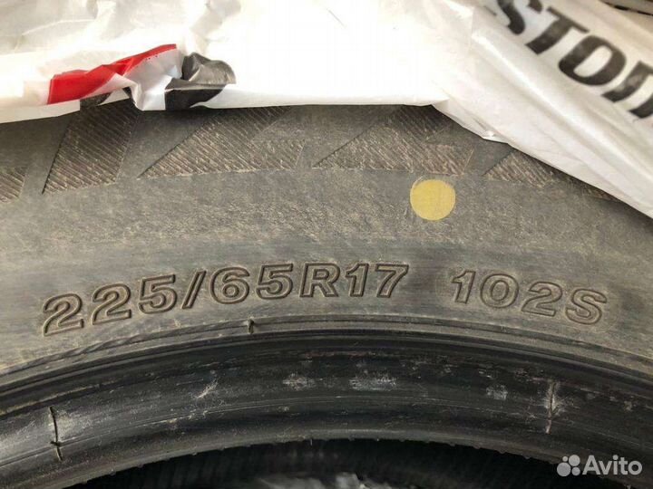 Bridgestone Blizzak DM-V2 225/65 R17