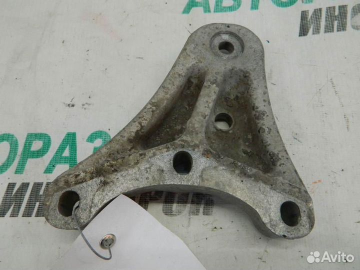 Кронштейн двигателя правый для Skoda Fabia 1 1999