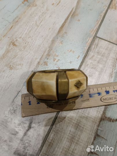 Конь бронза