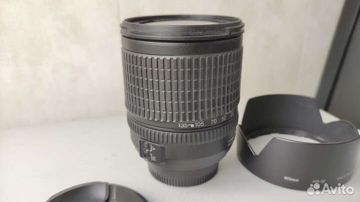 Nikon AF-S 18-135mm f/3.6-5.6 G DX с блендой