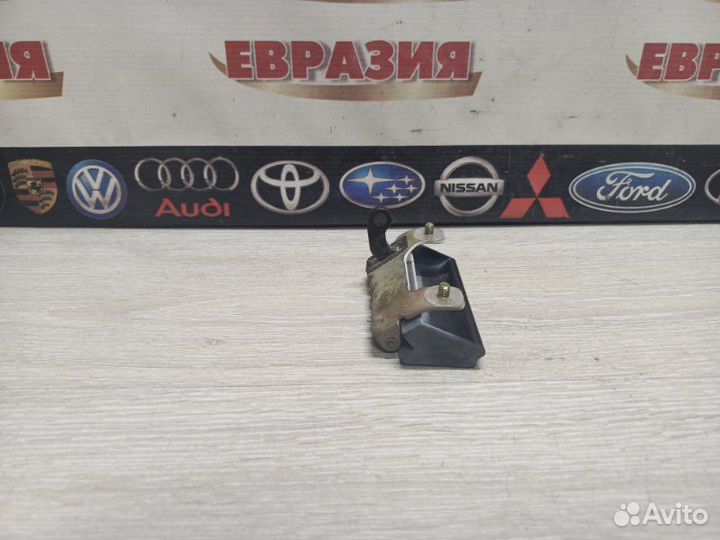 Ручка двери багажника Mitsubishi Legnum EA1W 4G93