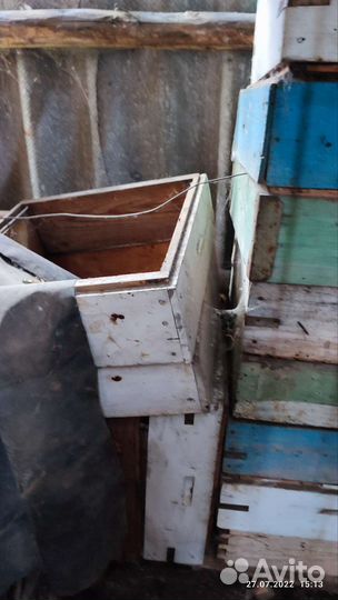 Ульи, рамки, магазины для пчел