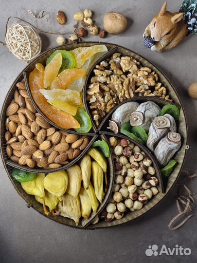 Подарочный набор с орешками, сухофруктом