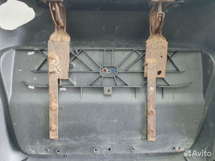 Крыло заднее левое задняя часть