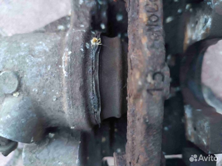 Суппорт задний правый Ford Focus