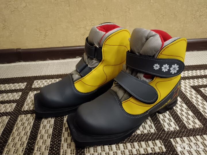 Продам лыжные ботинки р. 34