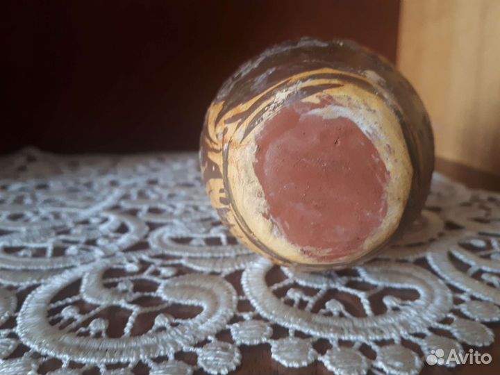 Старинная глиняная вазочка