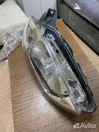 Фара левая Renault Sandero 1 09-14г