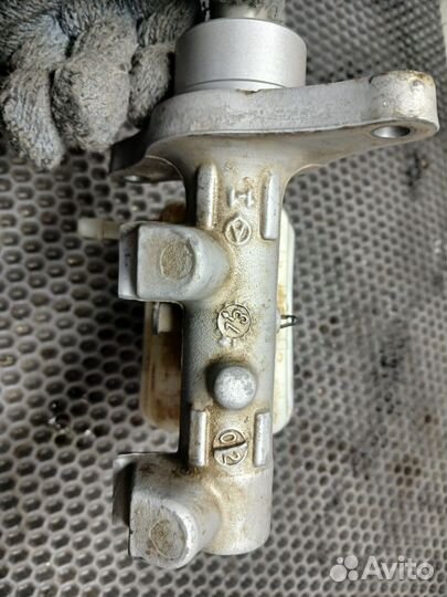 Главный тормозной центр Renault Duster