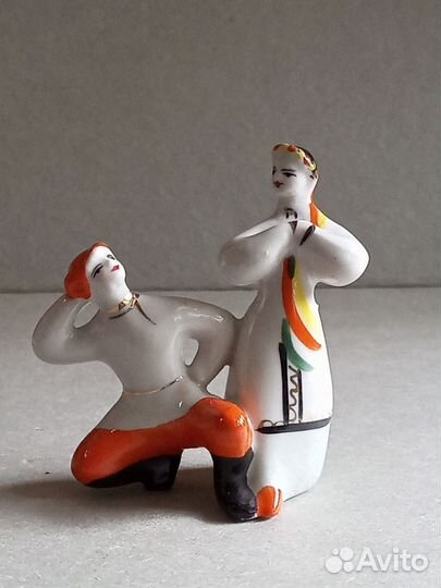 Фарфоровая статуэтка лфз утка. Русский перепляс