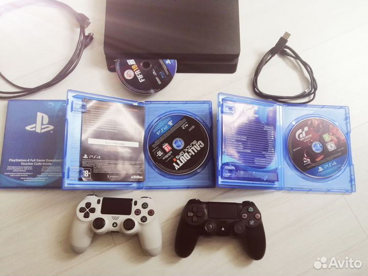 Игровая приставка ps4 slim с играми и 2 джостиками