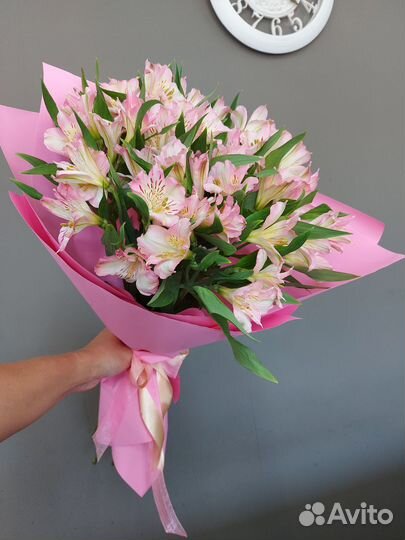 Альстромерии с оформлением