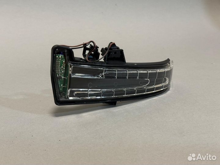 Поворотник в левое зеркало Mercedes W204 W212