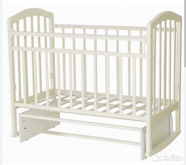 Детская кроватка с маятником
